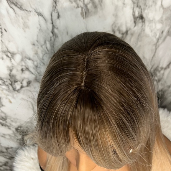 20 In Layered Dark roots Blonde Side Bangs Wig - Picture 6 of 13